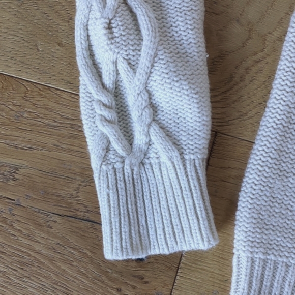 Gap cream knit sweater. Size small - Picture 5 of 6